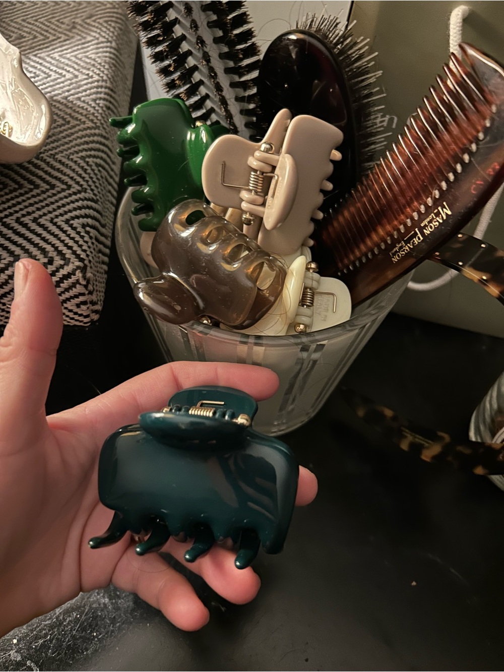 Undo hair clip